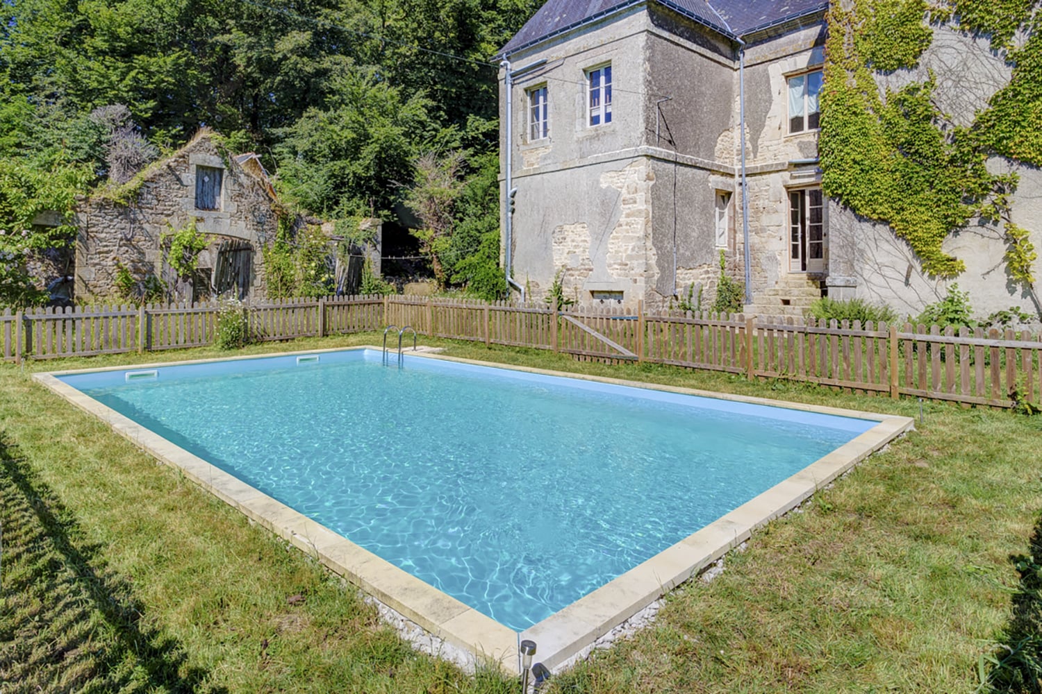 Holiday chateau in Brittany with private heated pool