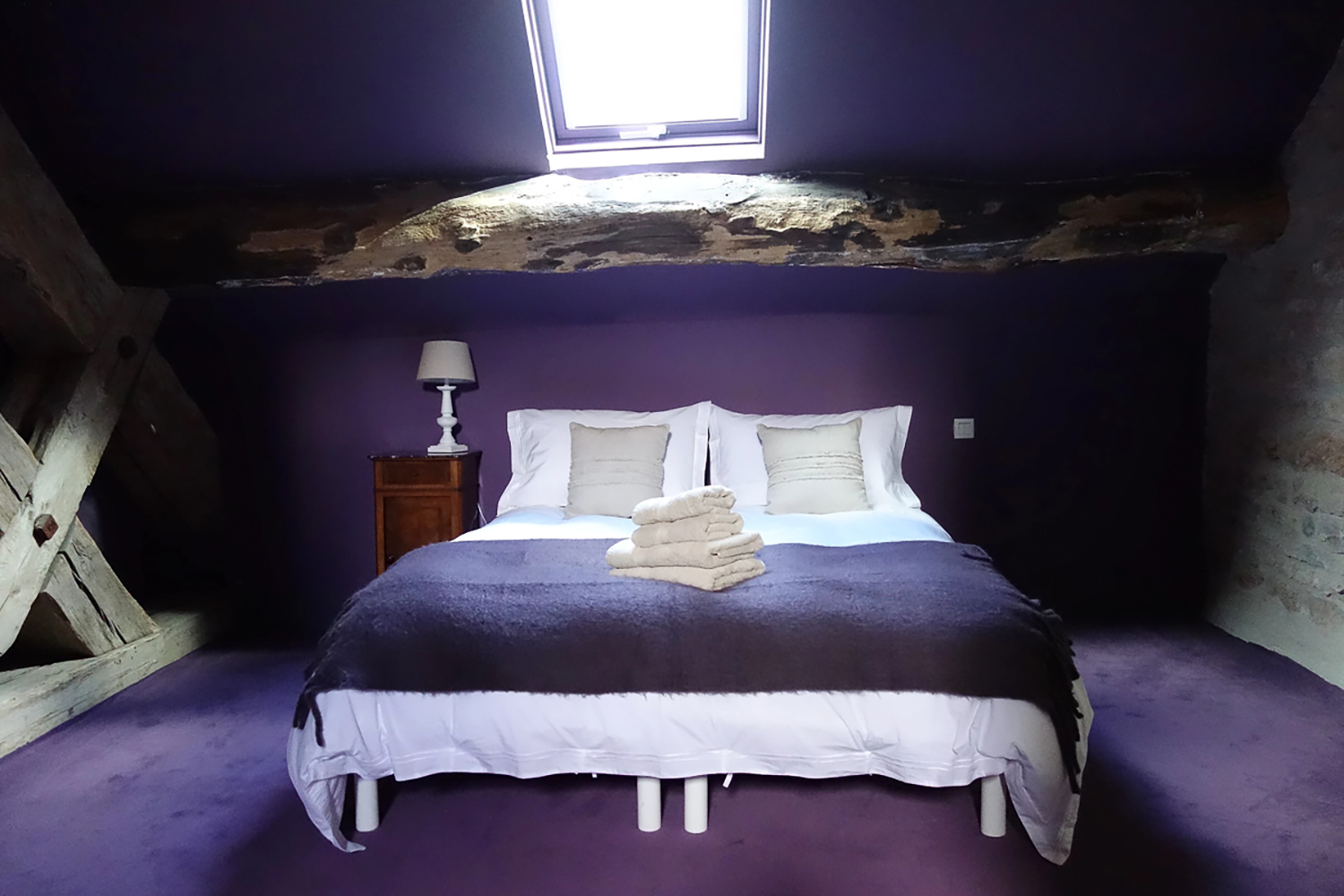 Bedroom | Holiday château in Bourgogne-Franche-Comté