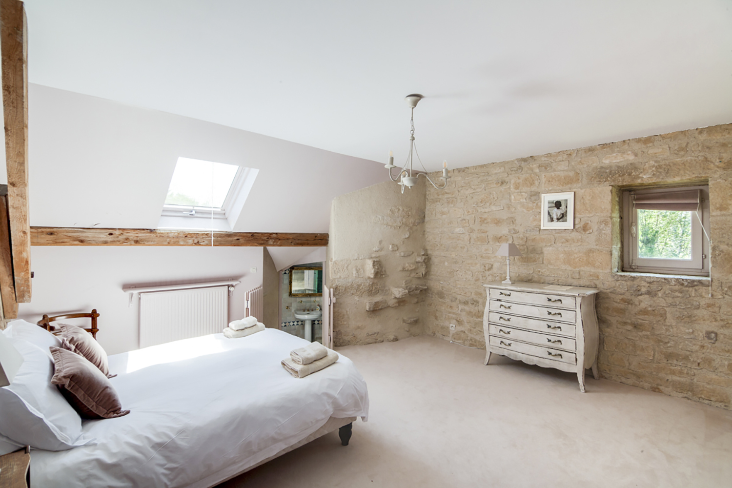 Bedroom | Holiday château in Bourgogne-Franche-Comté