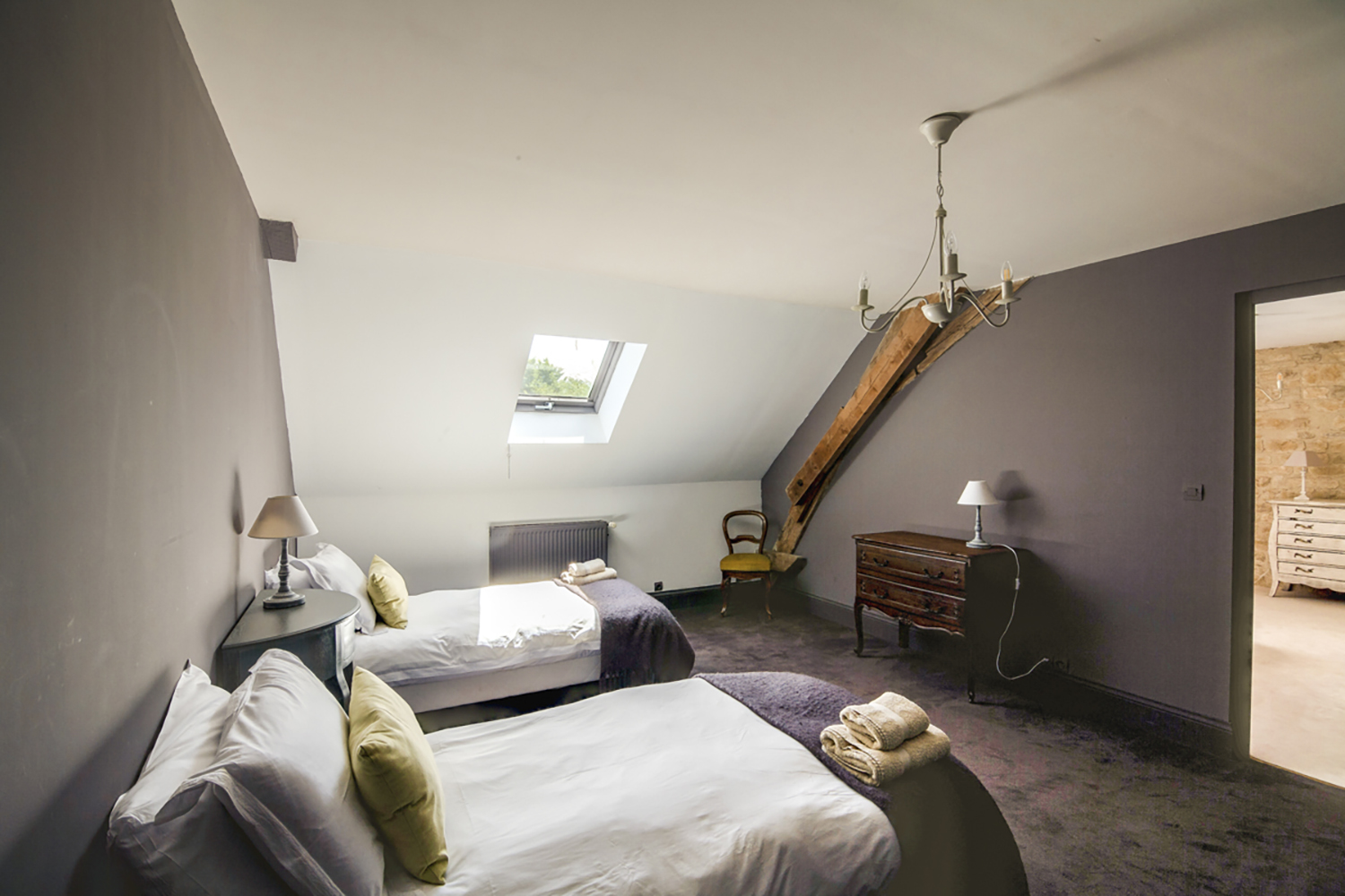 Bedroom | Holiday château in Bourgogne-Franche-Comté