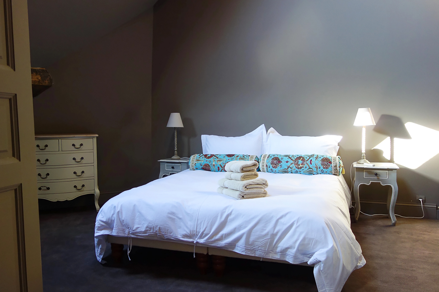 Bedroom | Holiday château in Bourgogne-Franche-Comté