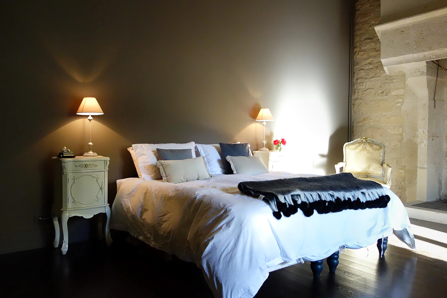 Bedroom | Holiday château in Bourgogne-Franche-Comté