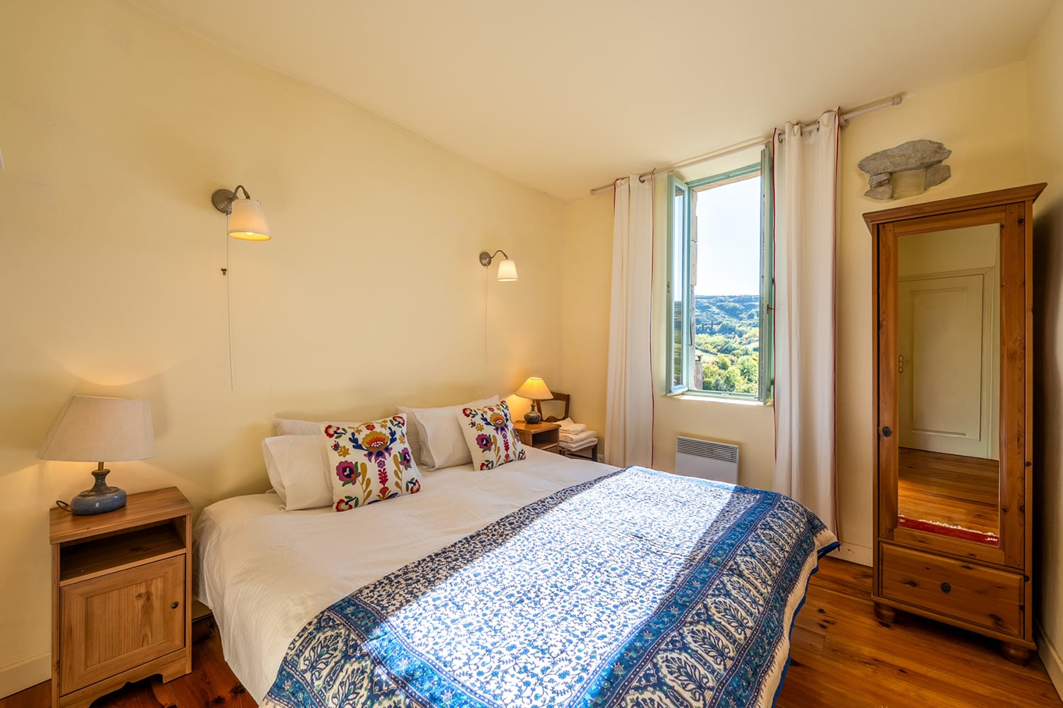 Bedroom | Holiday home in Occitanie