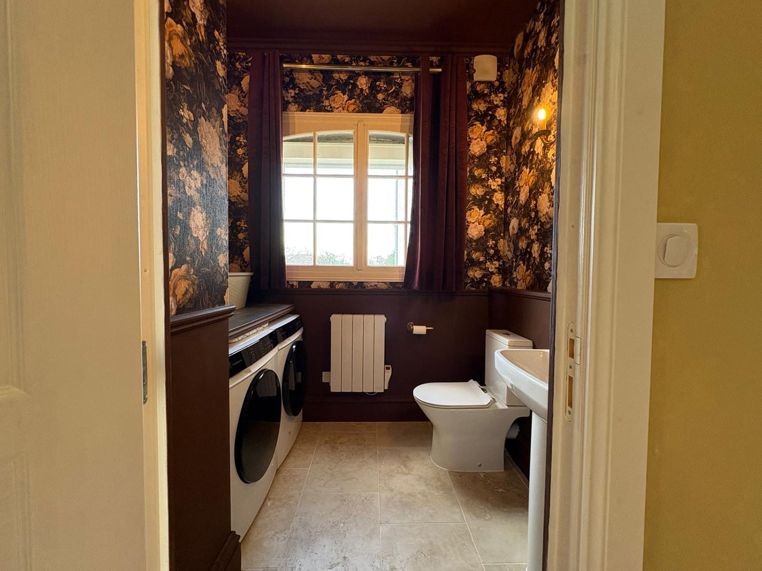 Bathroom | Holiday château in Nouvelle-Aquitaine