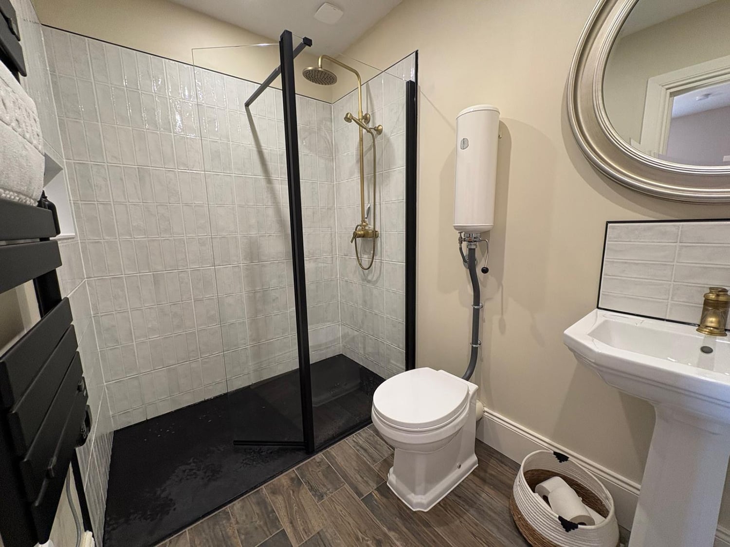 Bathroom | Holiday château in Nouvelle-Aquitaine