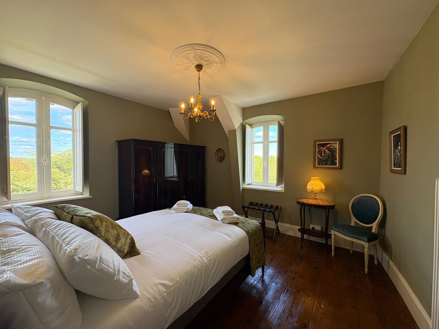 Bedroom | Holiday château in Nouvelle-Aquitaine