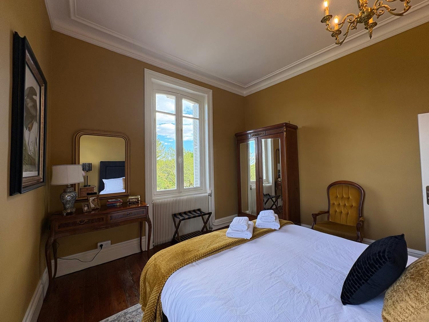 Bedroom | Holiday château in Nouvelle-Aquitaine