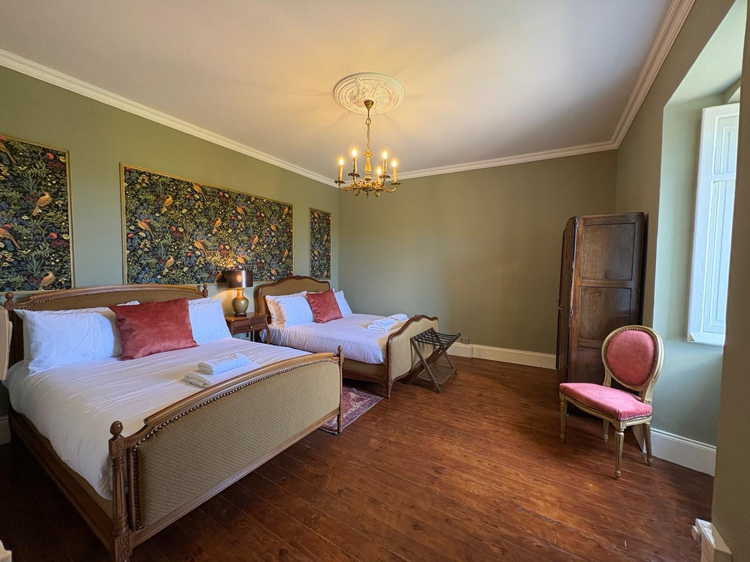 Bedroom | Holiday château in Nouvelle-Aquitaine