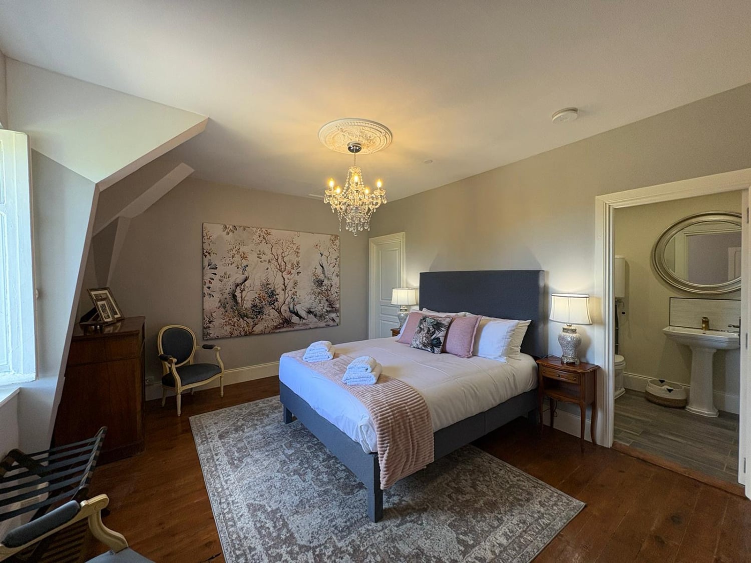 Bedroom | Holiday château in Nouvelle-Aquitaine