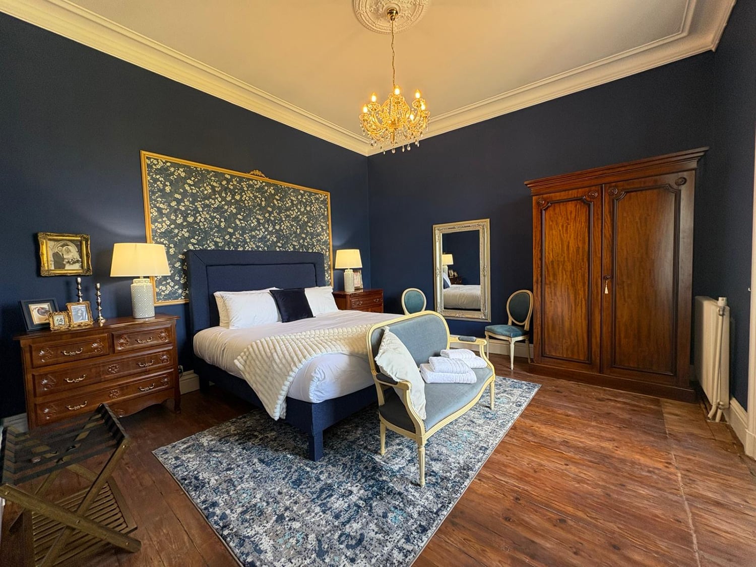 Bedroom | Holiday château in Nouvelle-Aquitaine