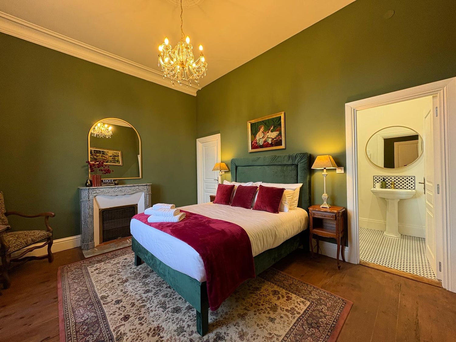 Bedroom | Holiday château in Nouvelle-Aquitaine