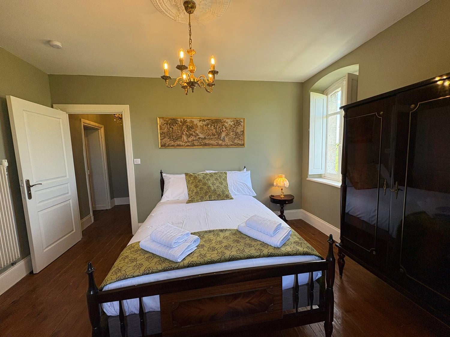 Bedroom | Holiday château in Nouvelle-Aquitaine