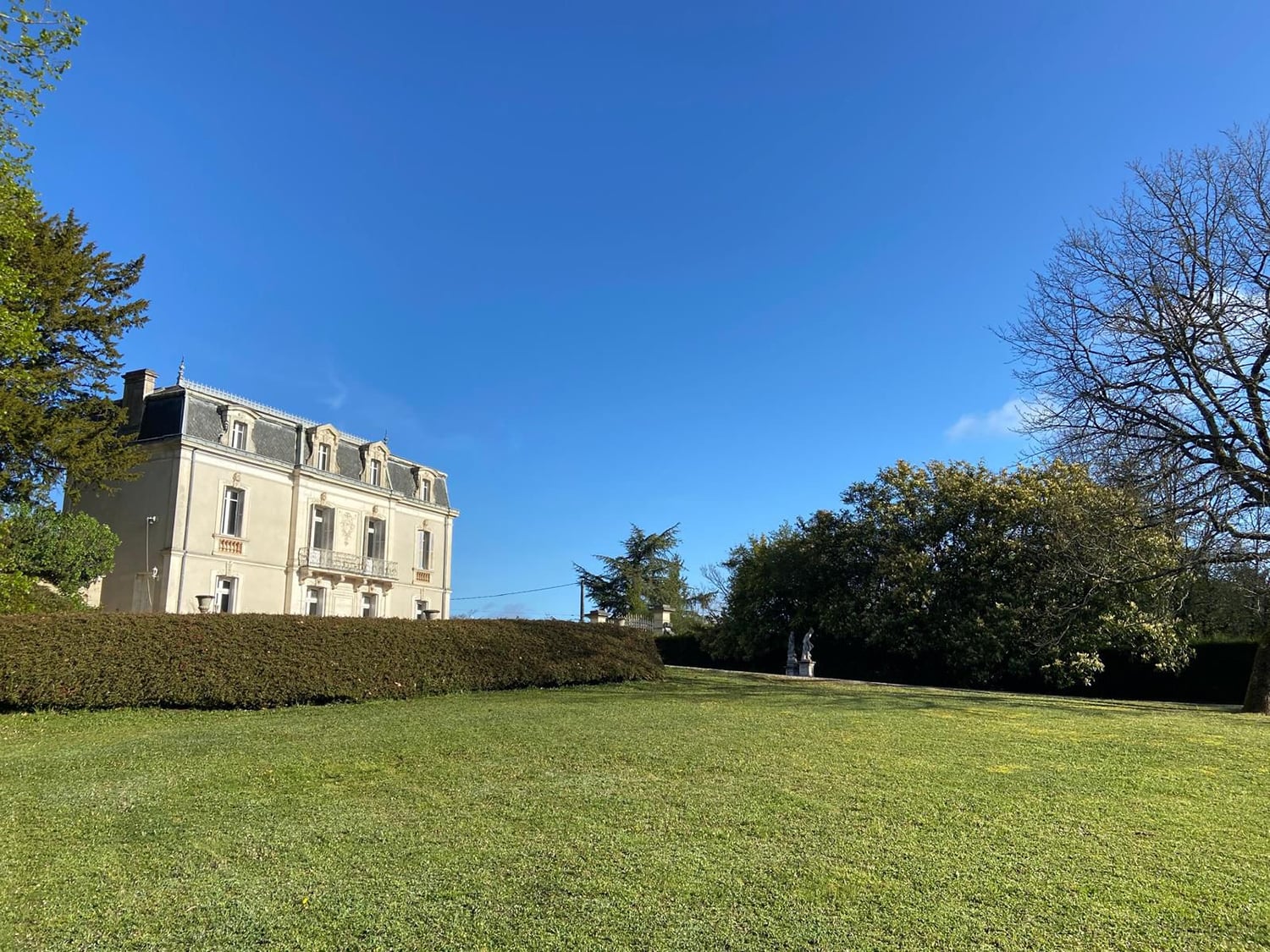 Holiday château in Nouvelle-Aquitaine