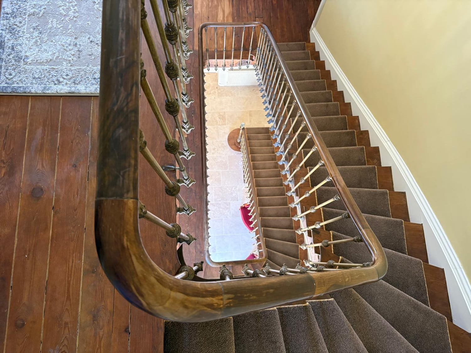 Staircase | Holiday château in Nouvelle-Aquitaine
