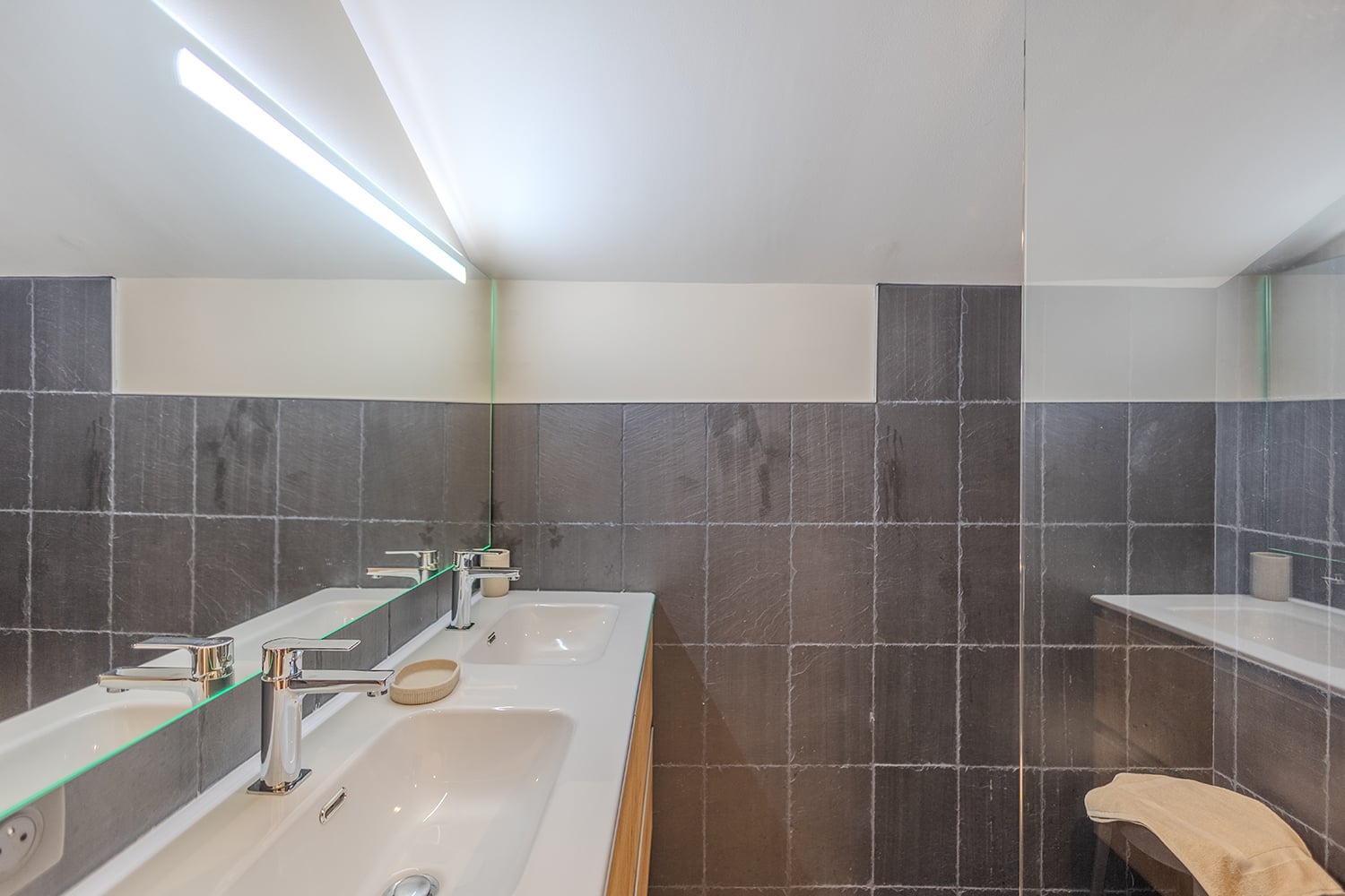 Bathroom | Holiday home in Clermont-Dessous