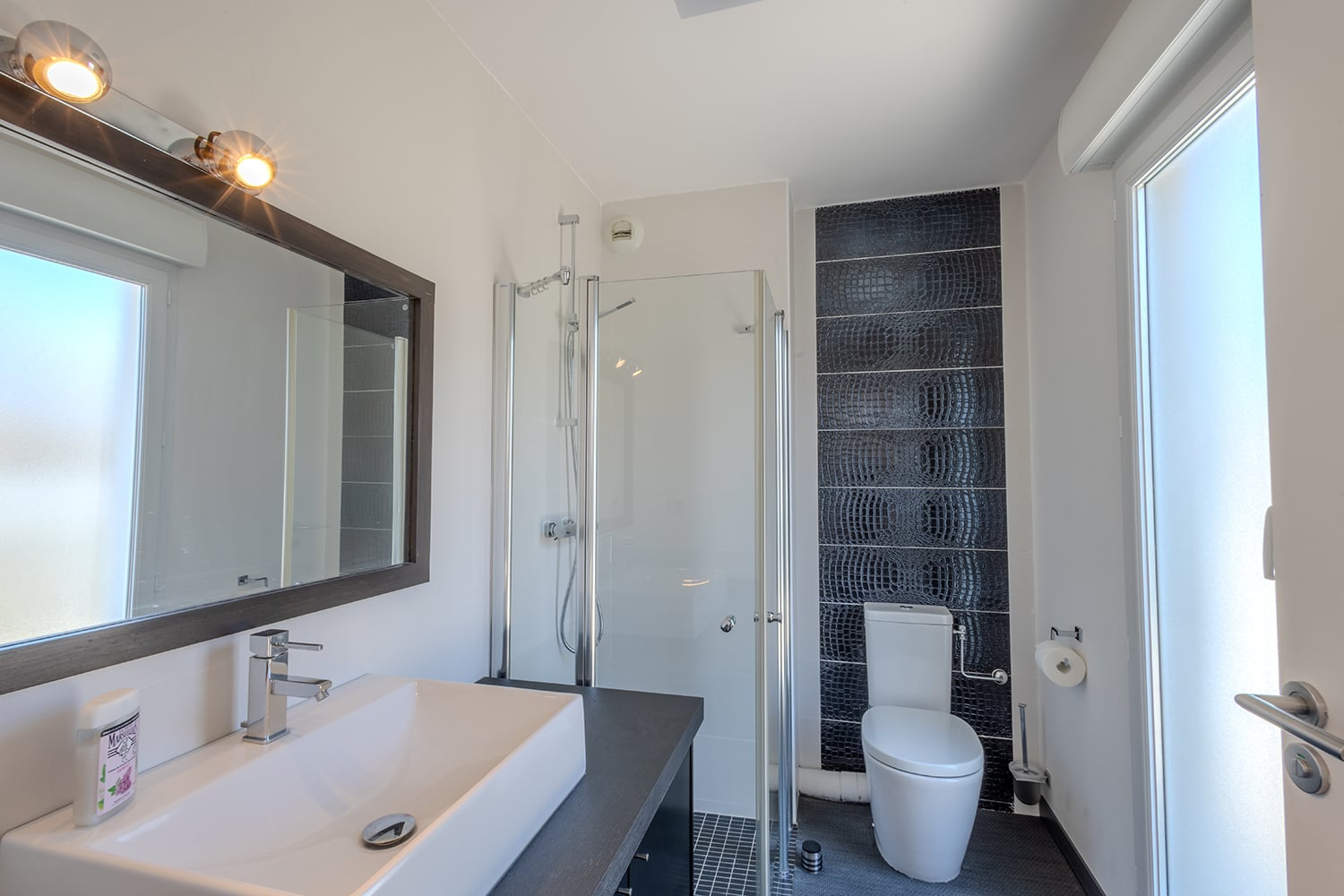 Bathroom | Holiday apartment in Antibes Bathroom | Holiday apartment in Antibes