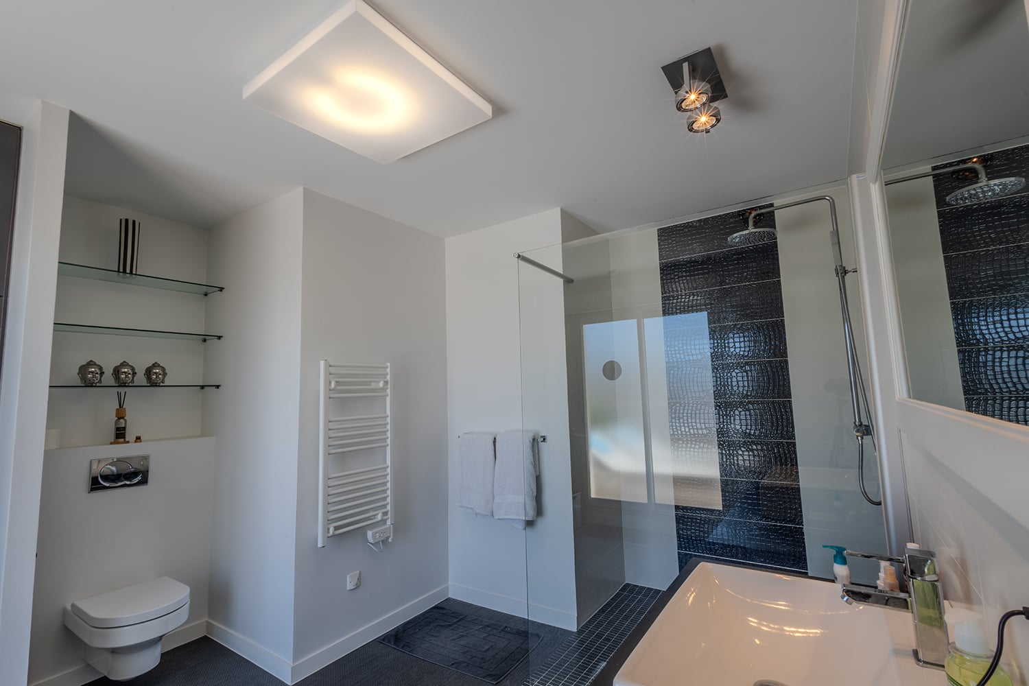 Bathroom | Holiday apartment in Antibes Bathroom | Holiday apartment in Antibes