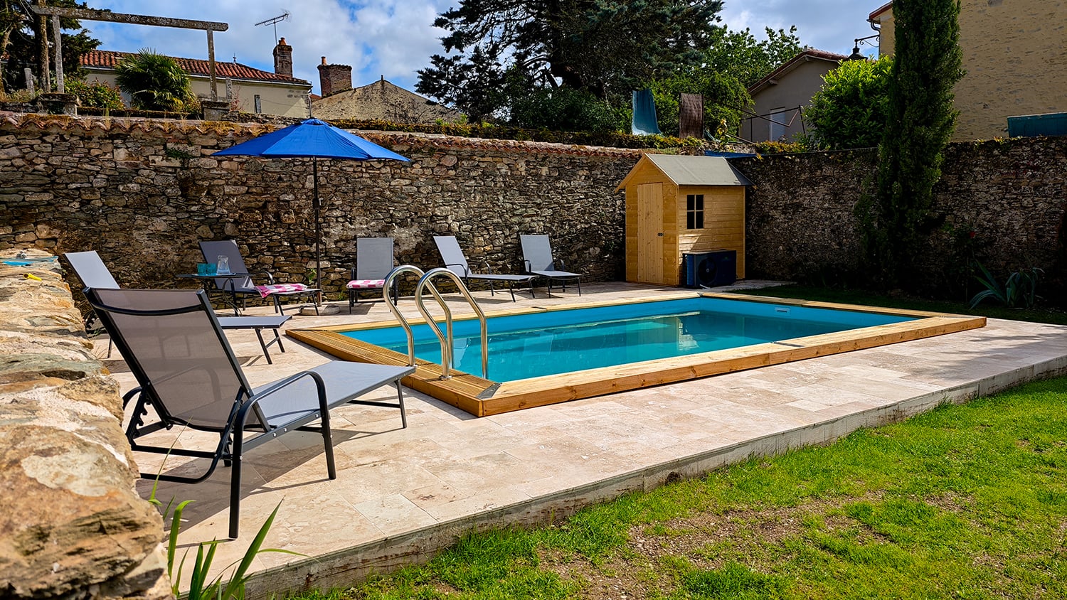 Private pool Private pool