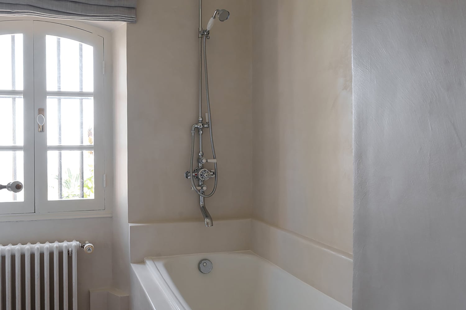 Bathroom - garden apartment