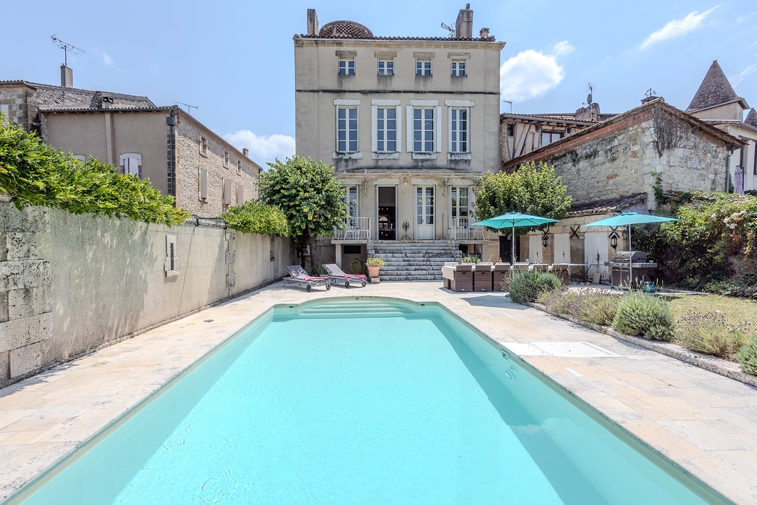 Holiday home in Lauzun with private heated pool Holiday home in Lauzun with private heated pool