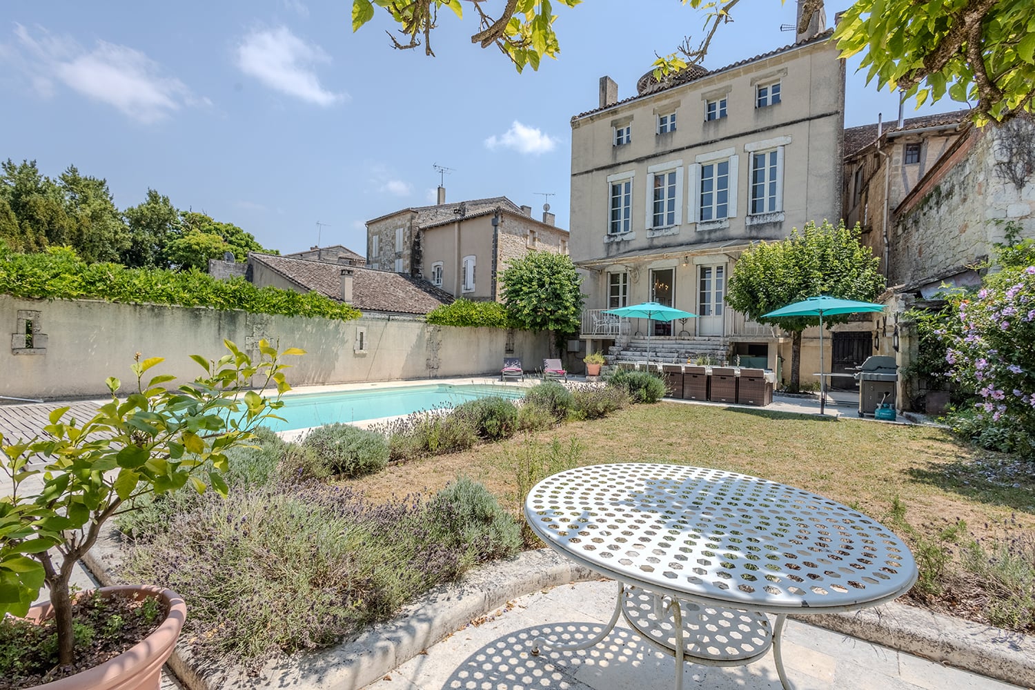 Holiday home in Lauzun with private heated pool Holiday home in Lauzun with private heated pool