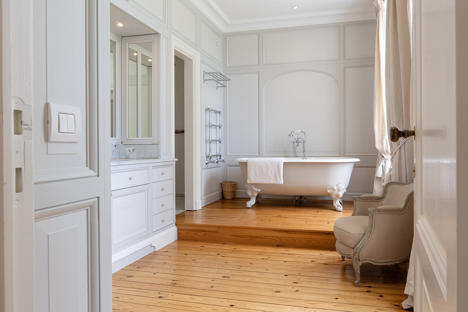 Bathroom | Vacation château in Gironde Bathroom | Vacation château in Gironde