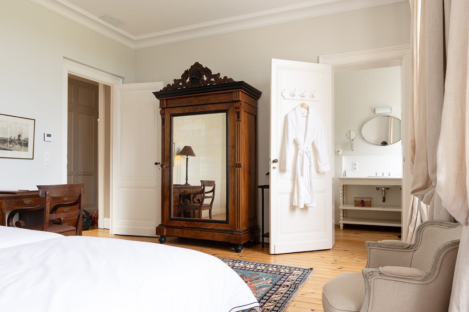 Bedroom | Vacation château in Gironde Bedroom | Vacation château in Gironde