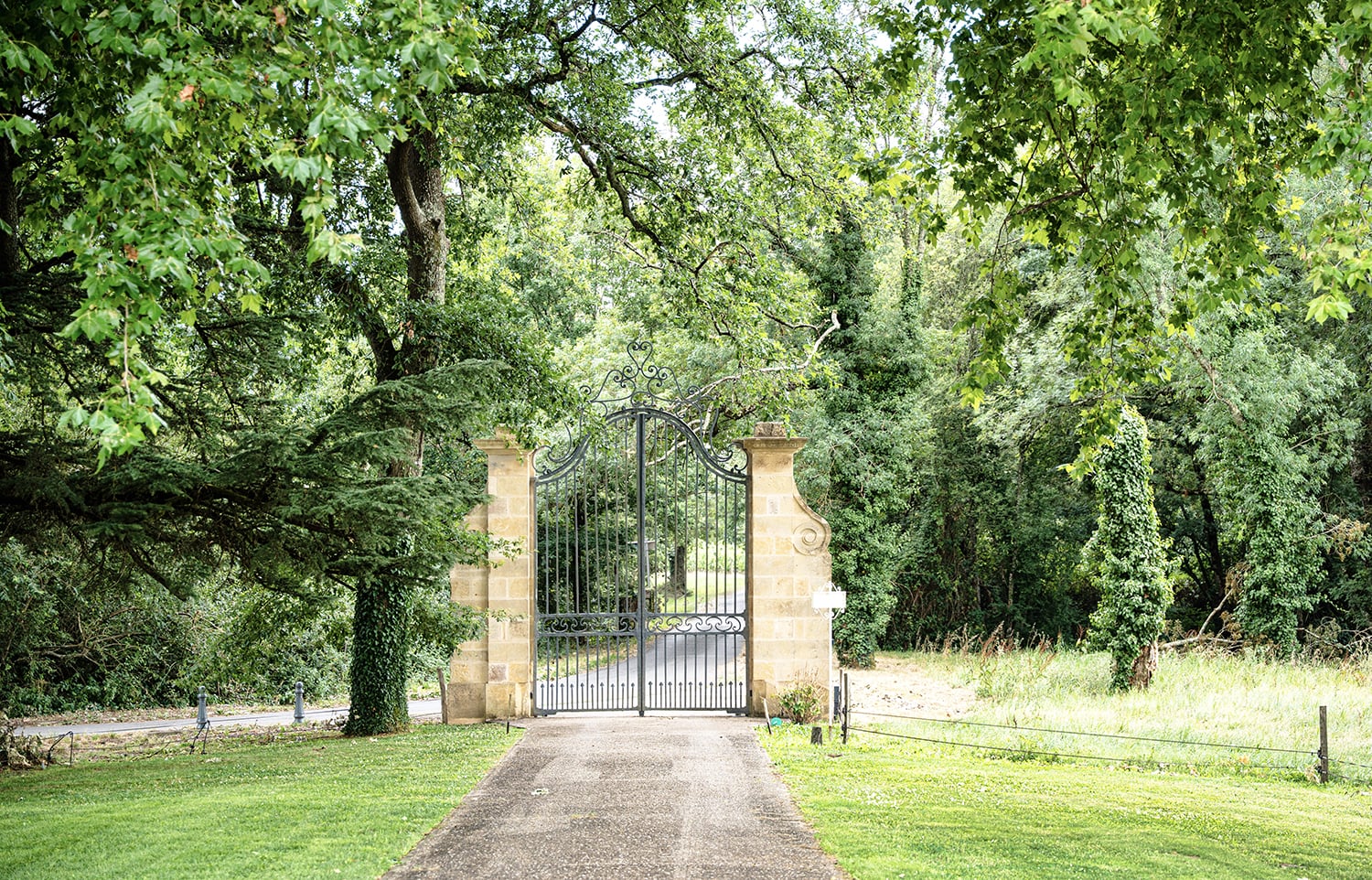 Château driveway Château driveway