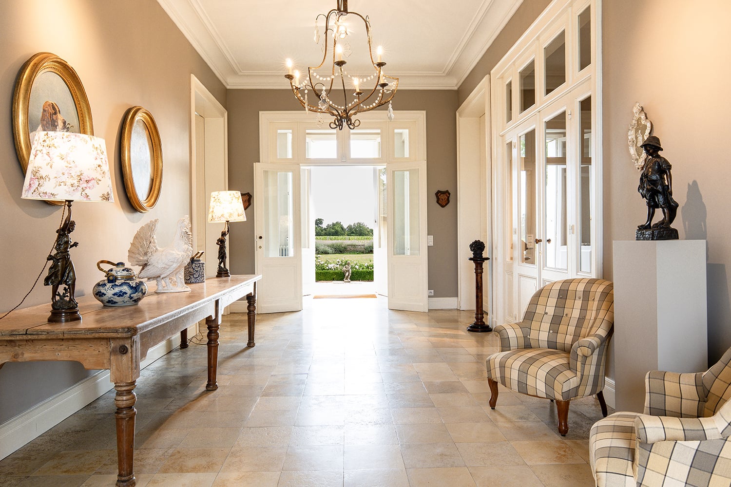 Hallway | Vacation château in Gironde Hallway | Vacation château in Gironde
