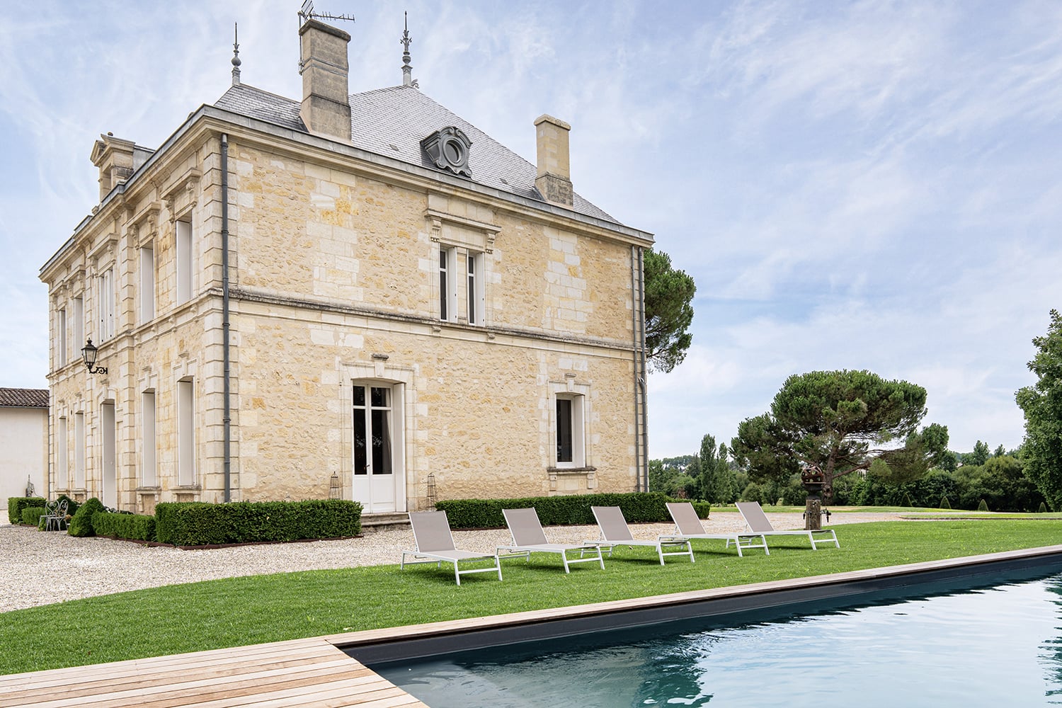 Vacation château with private heated pool in Gironde Vacation château with private heated pool in Gironde