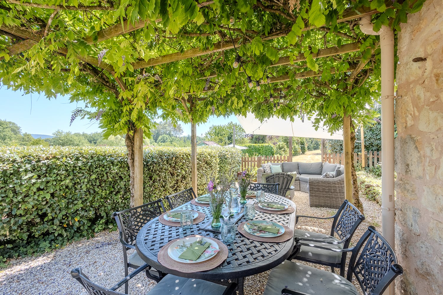 Terrasse de salle à manger ombragée Terrasse de salle à manger ombragée