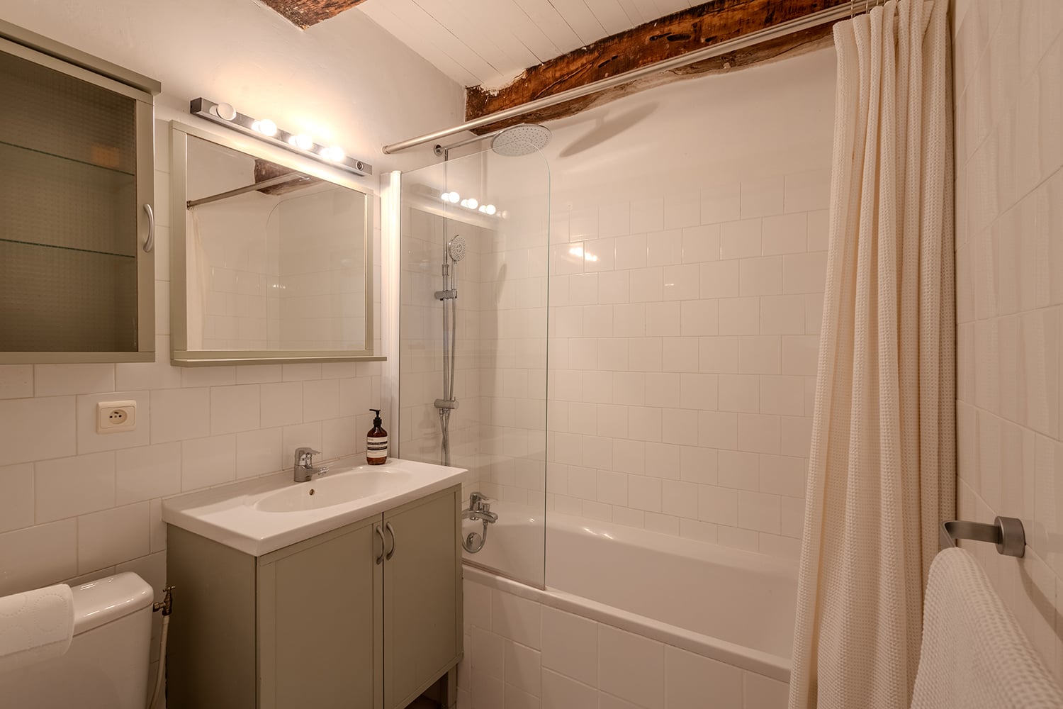 Bathroom | Holiday homes in Montcuq-en-Quercy-Blanc Bathroom | Holiday homes in Montcuq-en-Quercy-Blanc
