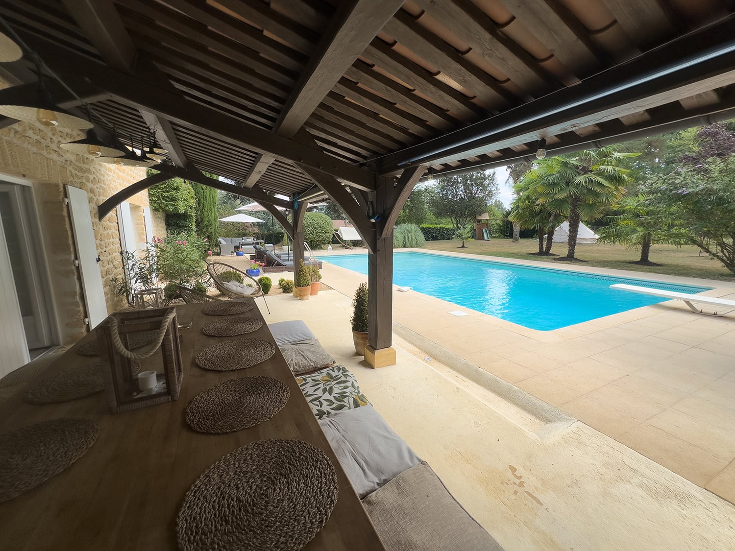 Shaded dining terrace Shaded dining terrace