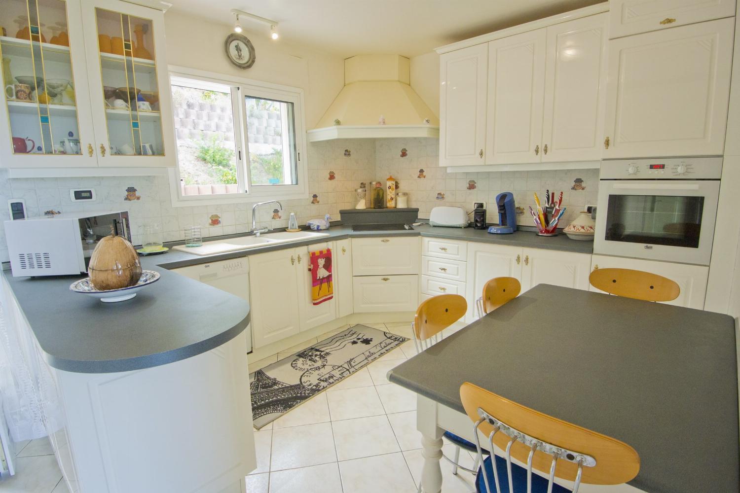 Kitchen | Holiday villa in Corsica