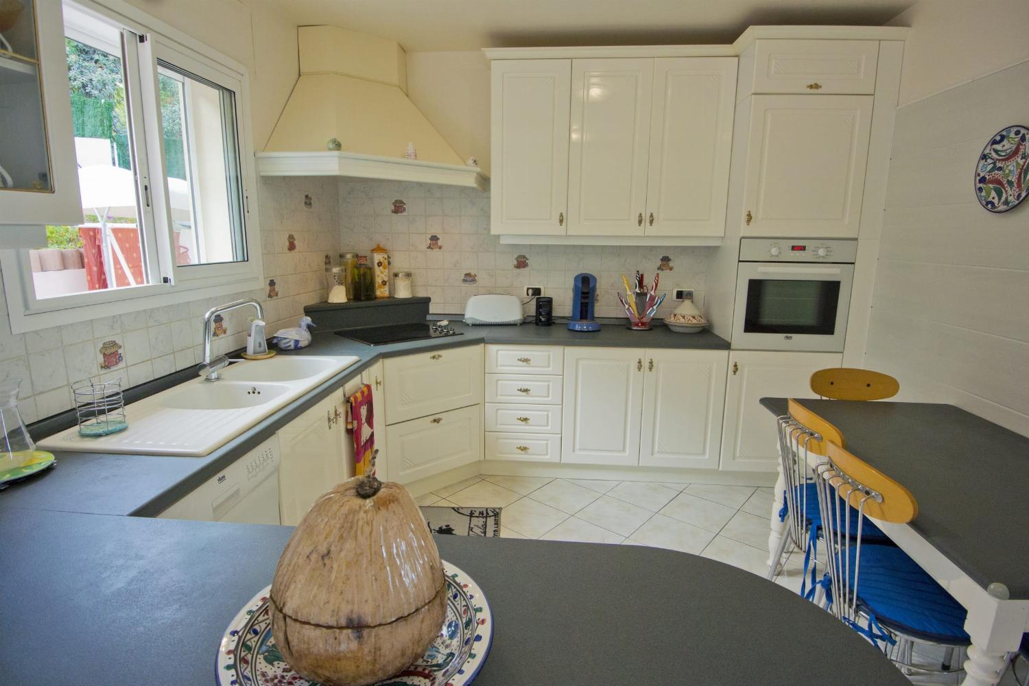 Kitchen | Holiday villa in Corsica