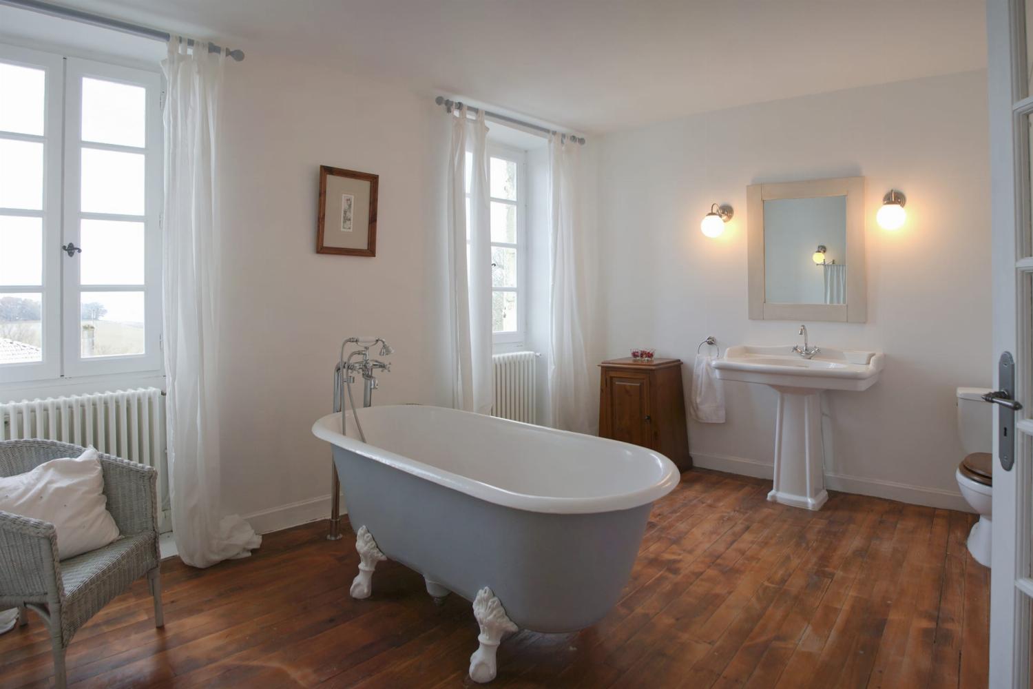 Bathroom | Holiday accommodation in Tarn-en-Garonne