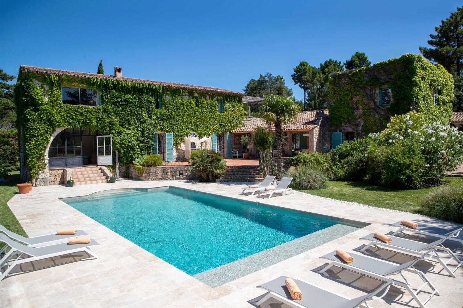 Holiday home in Provence with private heated pool