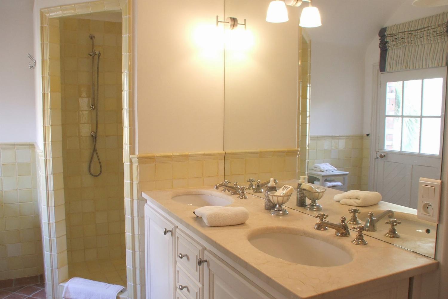 Bathroom | Holiday home in Provence