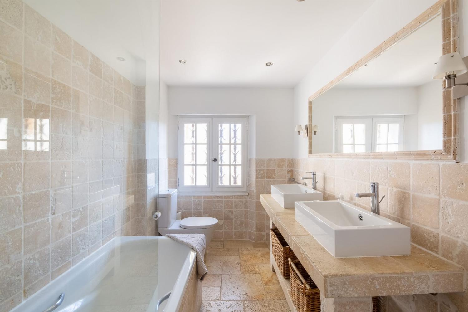 Bathroom | Holiday home in Provence