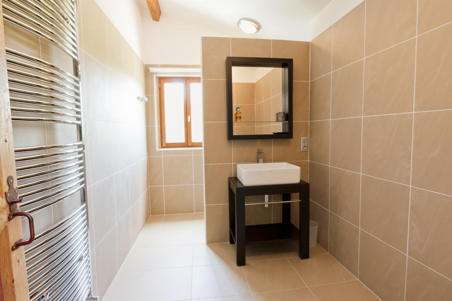 Bathroom | Holiday accommodation in South West France