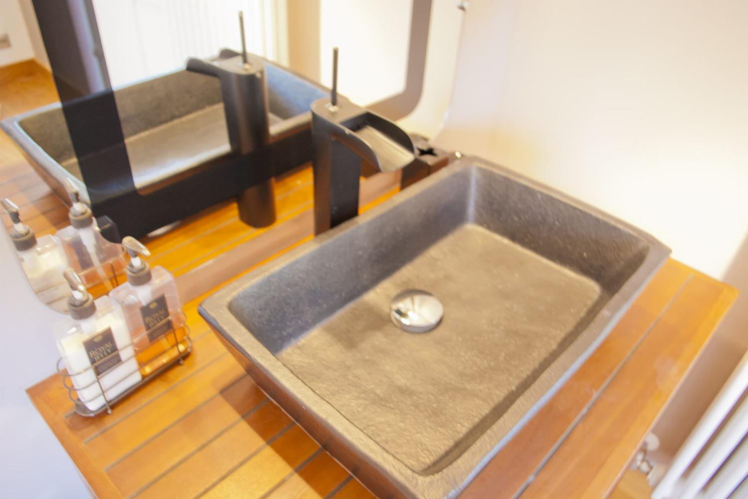 Bathroom | Holiday accommodation in South West France