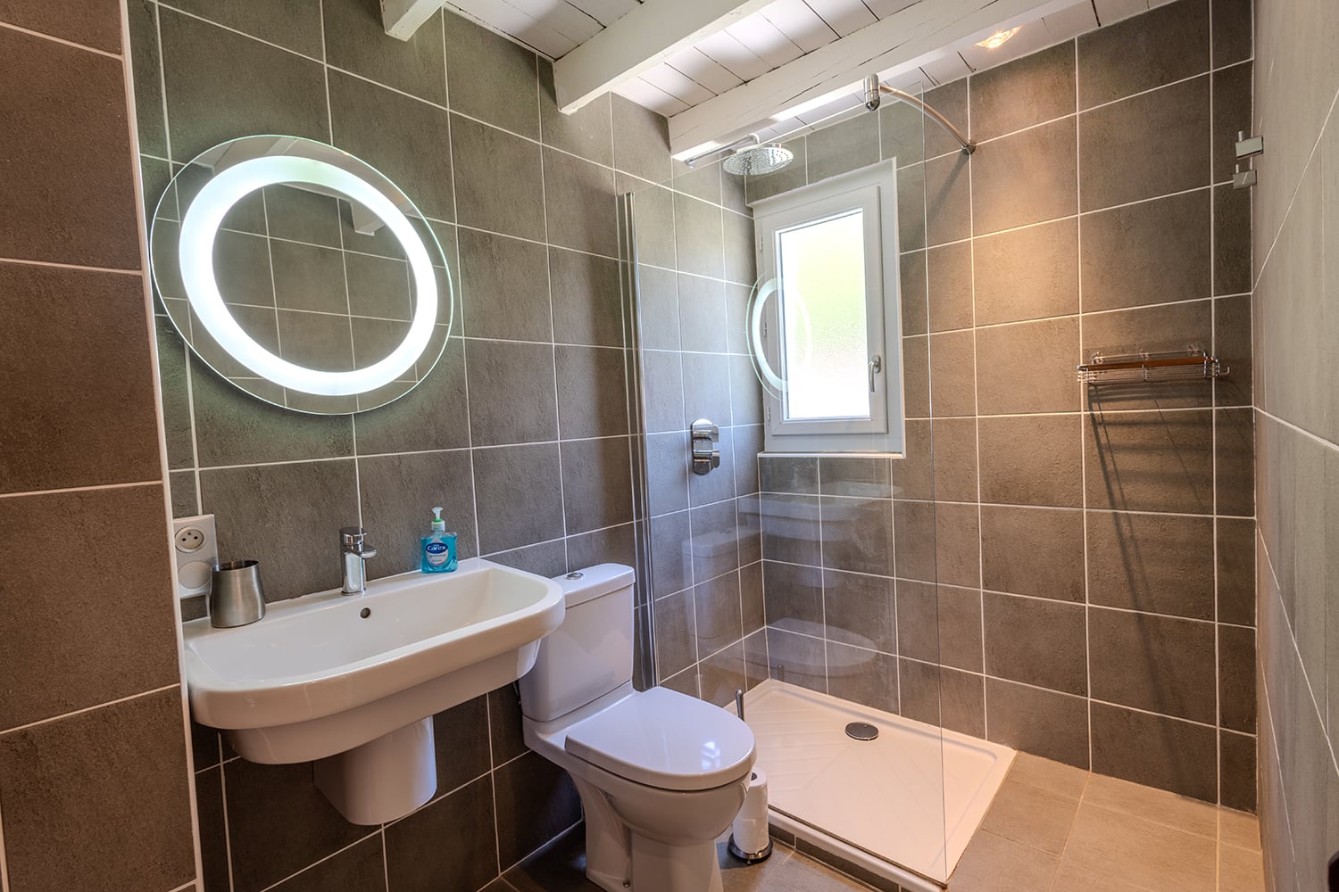 Bathroom | Holiday accommodation in the Tarn