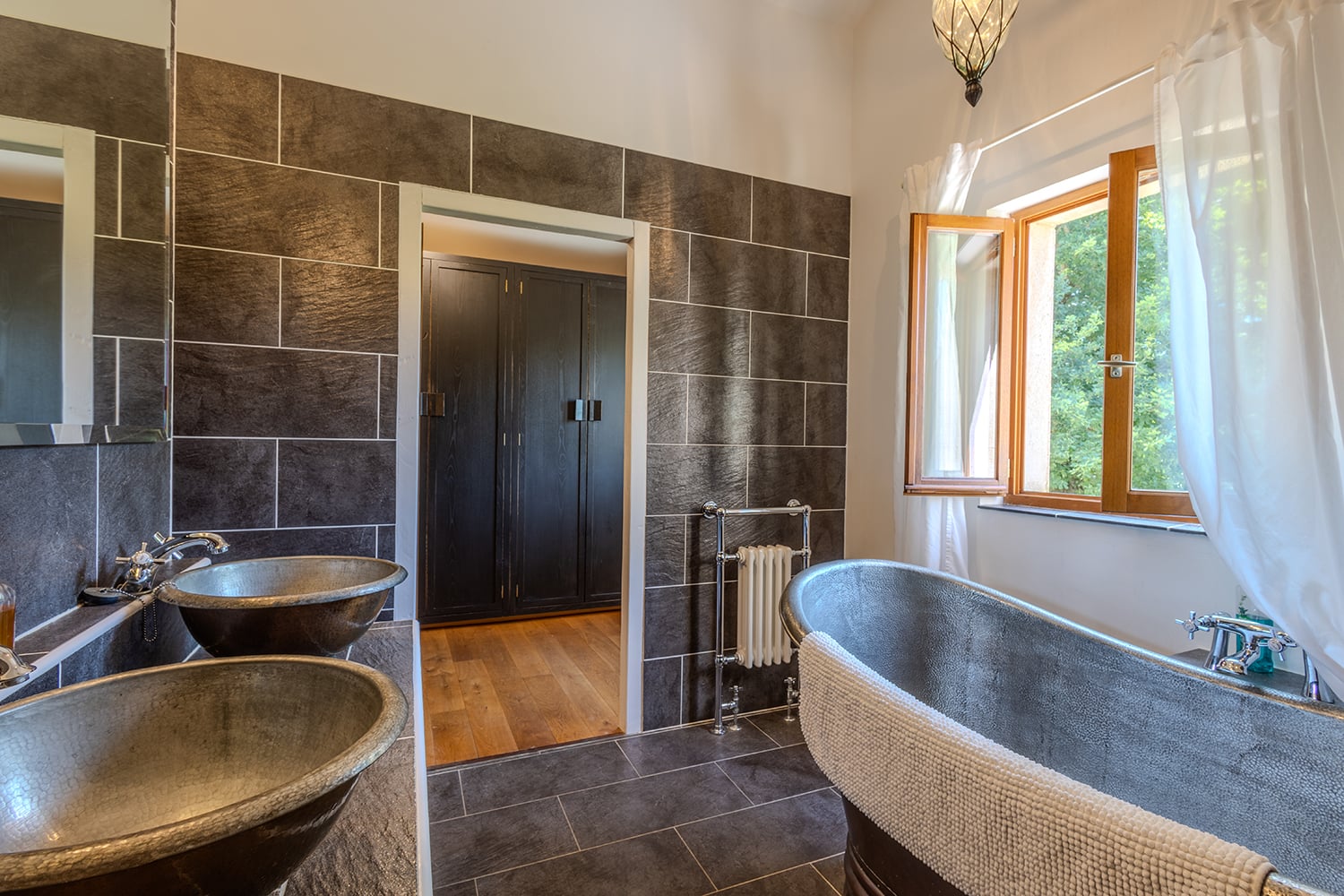 Bathroom | Holiday accommodation in the Tarn
