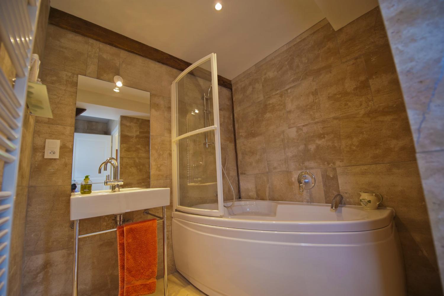 Bathroom | Holiday villa in Dordogne