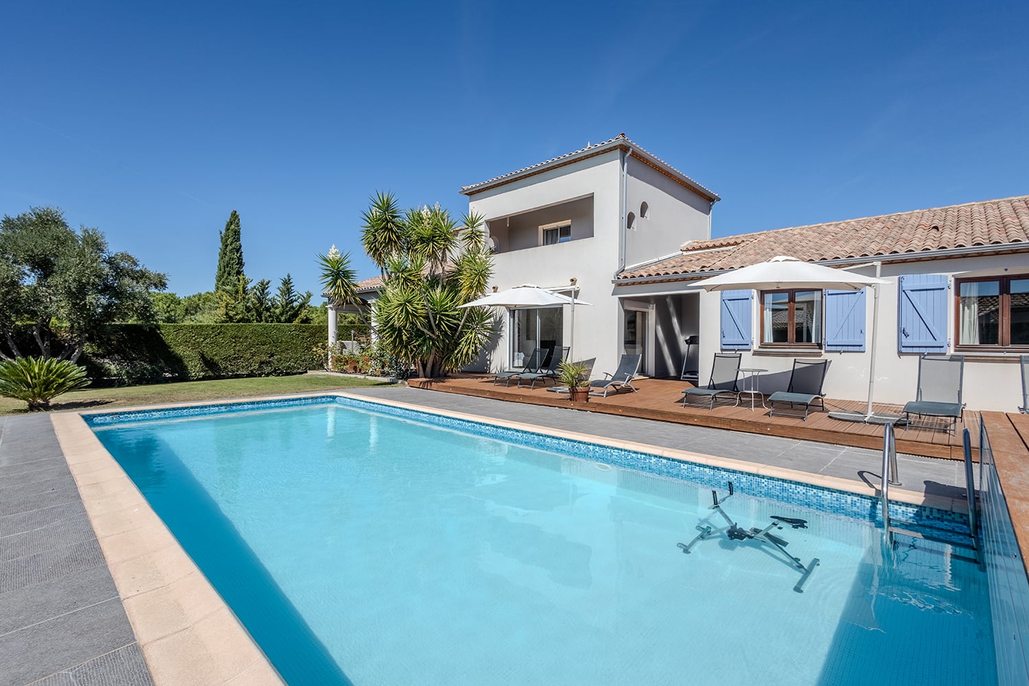 Holiday villa in Portiragnes with private heated pool