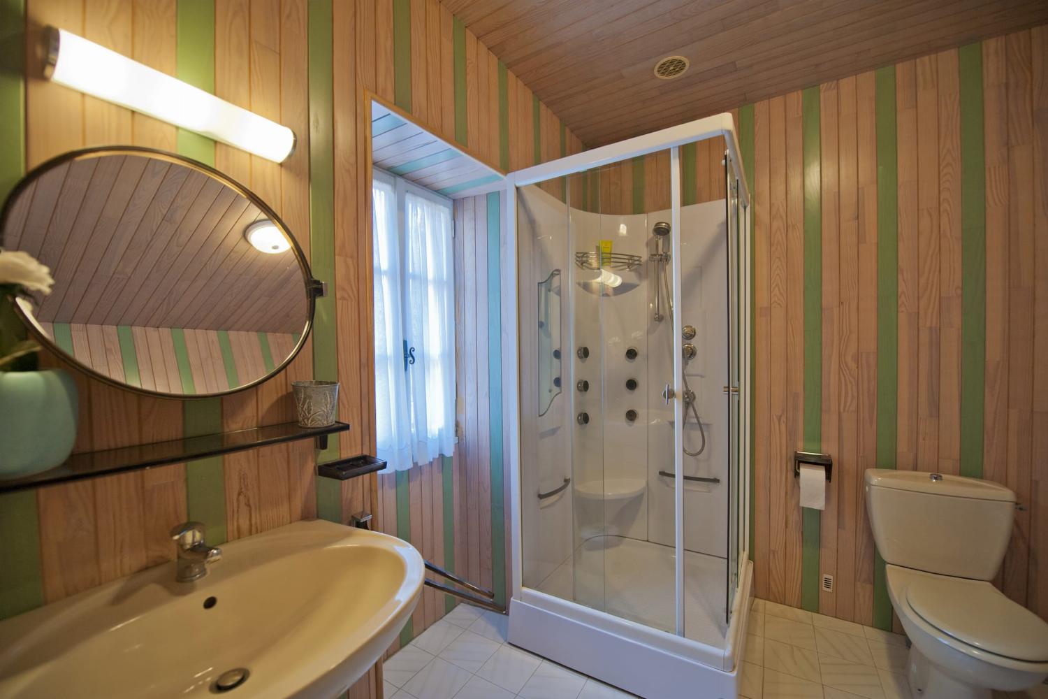 Bathroom | Holiday accommodation in South of France