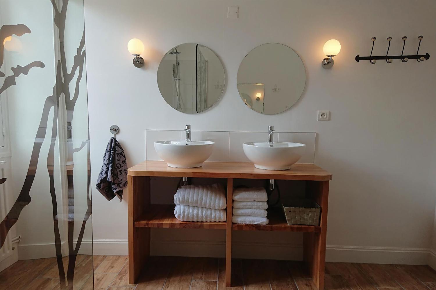 Bathroom | Holiday Château in Najac