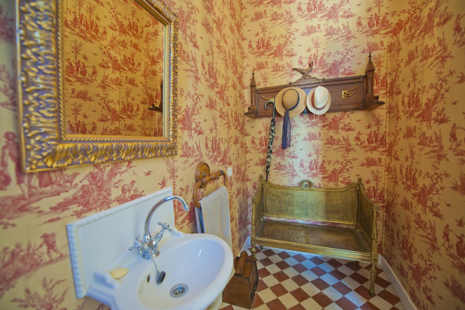 Bathroom | Holiday Château in Najac