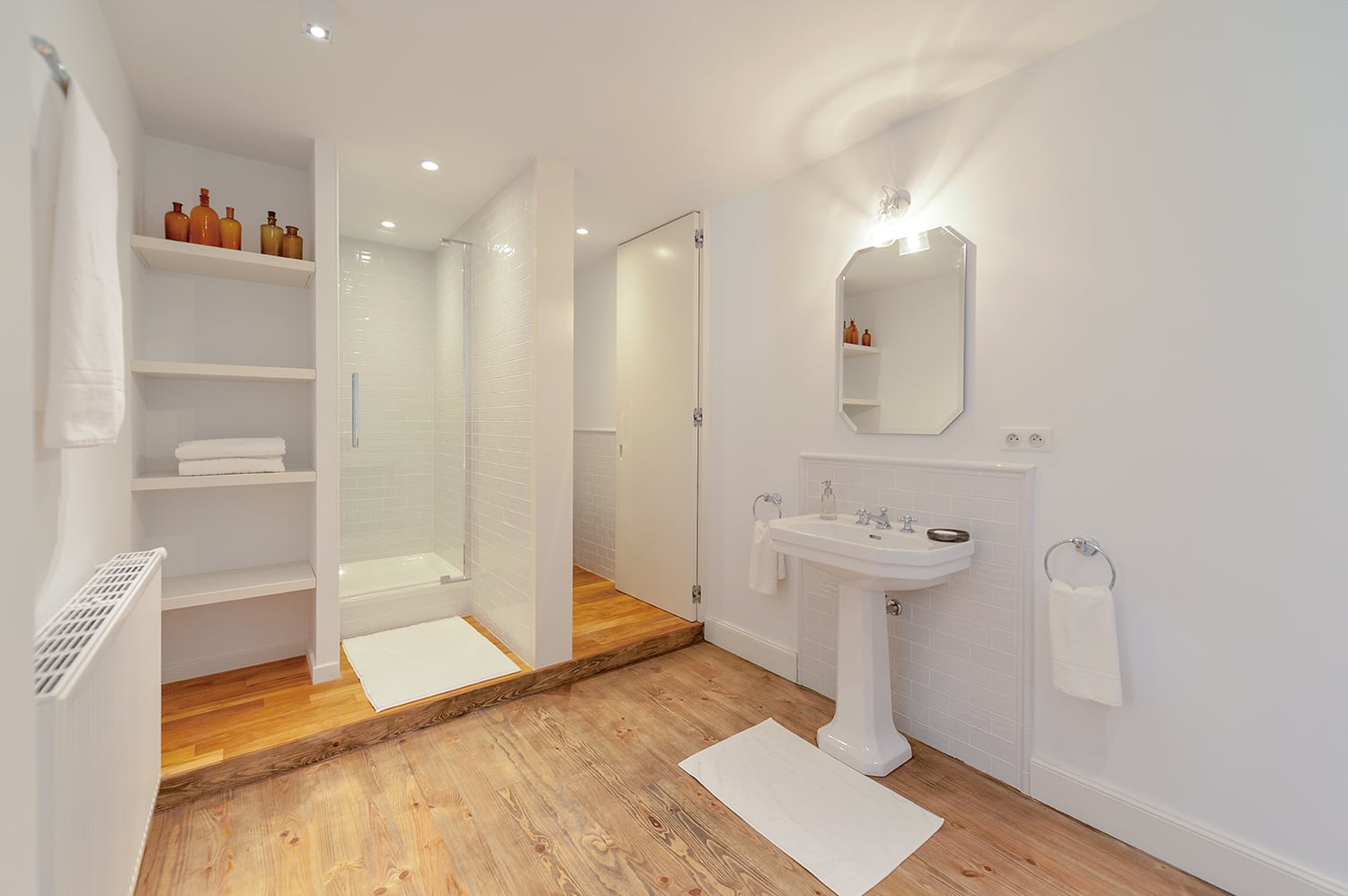 Bathroom | Holiday château in Gironde