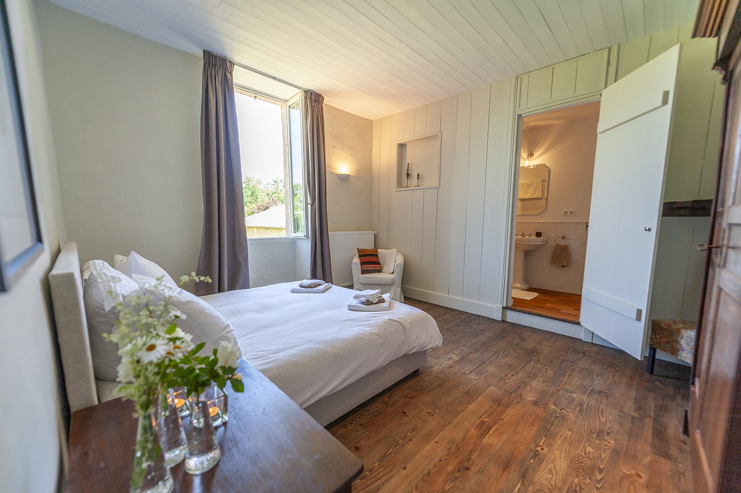 Bedroom | Holiday château in Gironde